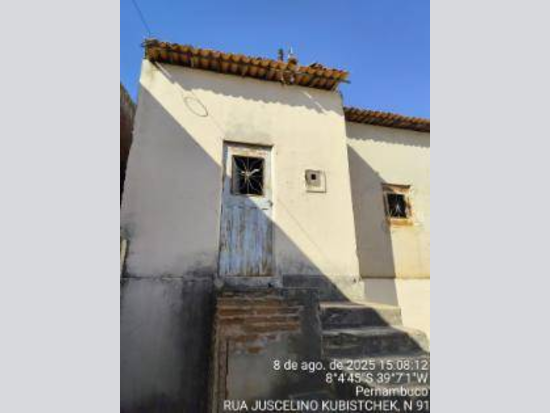 Casa com 2 quartos, 1 banheiro, 63,7 m² construídos, ocupada