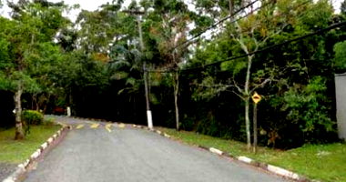 Terreno amplo de 1.700m² no Jardim Algarve, Cotia