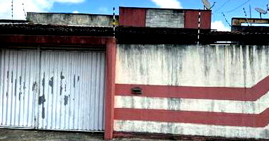 Casa com 3 quartos, 1 banheiro, 105m² construída, desocupada