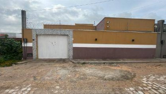 Casa padrão com 2 quartos, 3 banheiros e 1 vaga em Tibau/RN