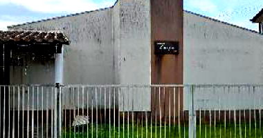 Casa com 2 quartos, 1 banheiro e vaga de garagem