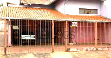 Casa com 3 quartos, 1 banheiro e 223m² construída, perfeita para moradia