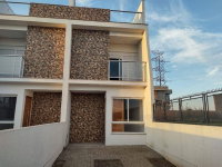 Casa com 2 quartos, 2 banheiros e 89,6 m² em condomínio - Desocupada