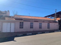 Casa com 3 quartos, 2 banheiros e 1 vaga de garagem