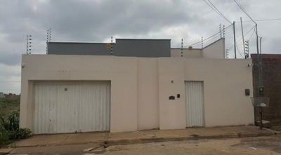 Casa Ocupada com 4 Quartos e Área Gourmet em Grajaú/MA