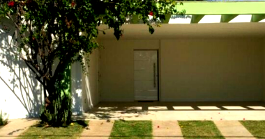 Casa com 5 suítes e piscina em condomínio de luxo