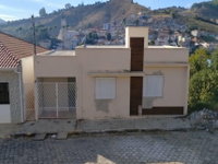 Casa com 2 quartos, 2 banheiros e 1 vaga de garagem, ocupada