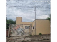Casa com 1 quarto, 1 banheiro e 1 vaga de garagem
