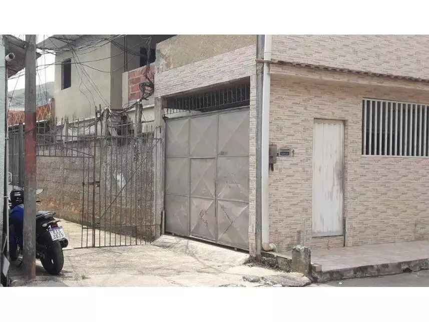 Casa com 2 quartos, 93m² construídos, ocupada, 2 vagas
