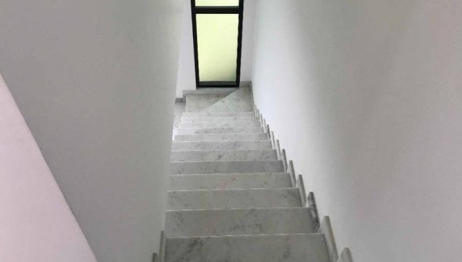 Casa em condomínio com 3 quartos, 3 banheiros e 1 vaga de garagem