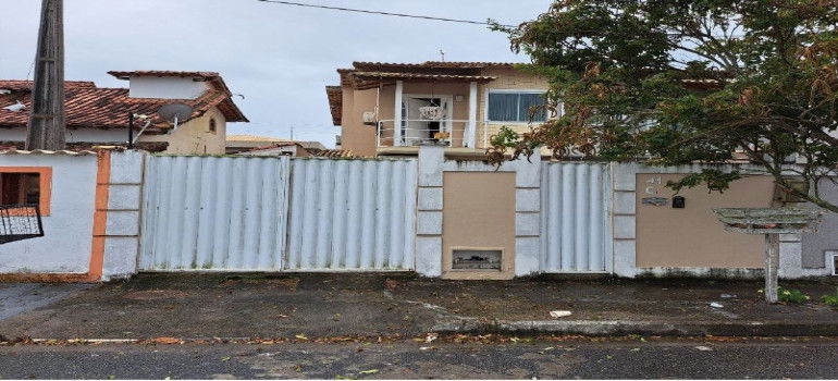 Casa duplex com 2 suítes, piscina e área gourmet