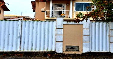 Casa duplex com 2 suítes, piscina e área gourmet