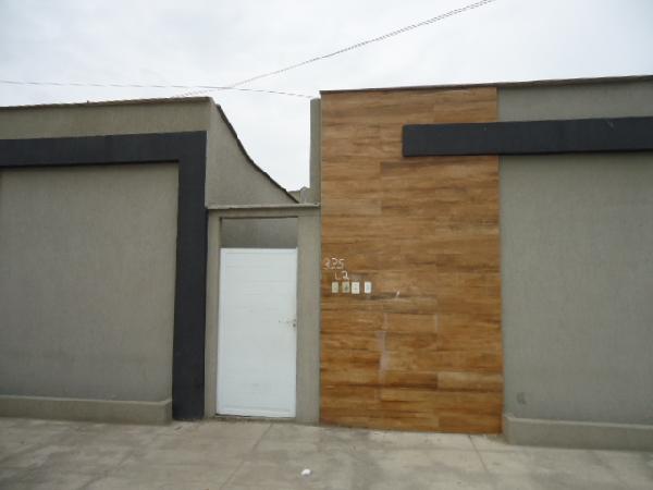 Casa compacta com 1 quarto, 1 banheiro e 1 vaga, área construída 28,56m²