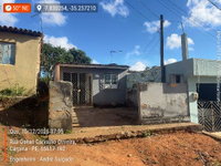 Casa com 2 quartos, 68,4m², área de serviço e 2 banheiros