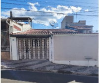 Casa residencial em Jardim Marsola com 3 dormitórios e área privativa