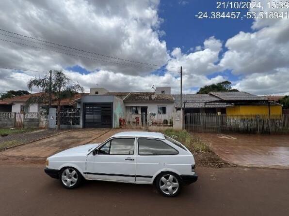Casa com 2 quartos, 1 banheiro, varanda e 1 vaga de garagem