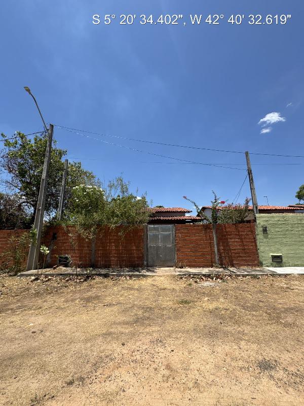 Casa com 2 quartos, 1 vaga de garagem e 66,63m² de área privada