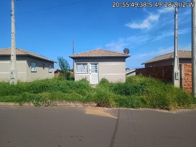 Casa com 2 quartos, 1 banheiro, vaga de garagem e 42,74m² privativos