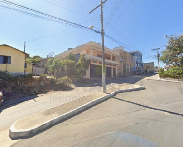 Casa no Centro com 10% de fração ideal em Esmeraldas/MG