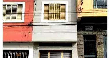 Casa padrão ocupada com 1 vaga e 131m² construída