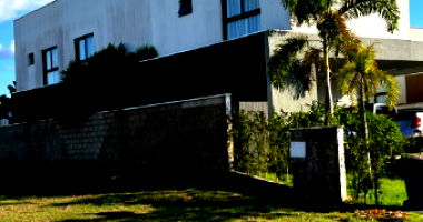 Lote urbano com sobrado 299,78m² em condomínio Alphaville