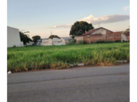 Terreno espaçoso de 390m² ideal para construção e investimento.