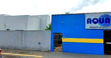Amplo Terreno de 301m² com 3 Apartamentos e Salão Comercial