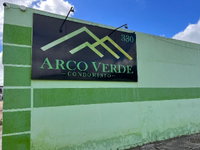Casa com 2 quartos, 2 banheiros, varanda e área de serviço, 71m² construída