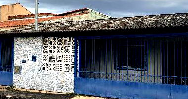 Casa com 3 quartos, 1 banheiro, 61,55m² construída, desocupada