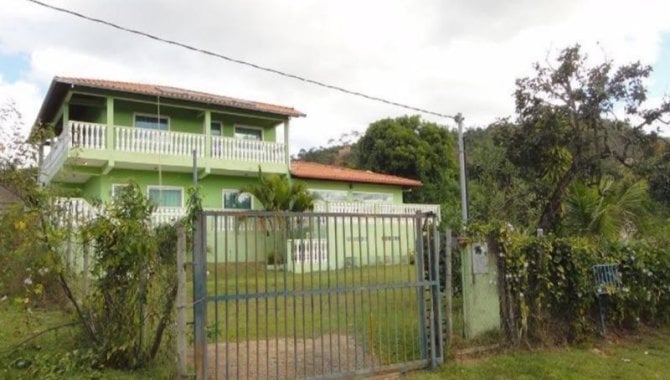 Casa Padrão com 1 Vaga em Esmeraldas, MG