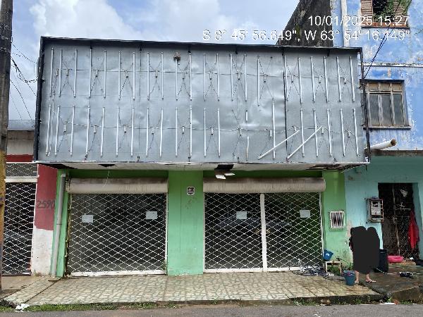 Casa com 3 salas, 2 banheiros e 157m² construída