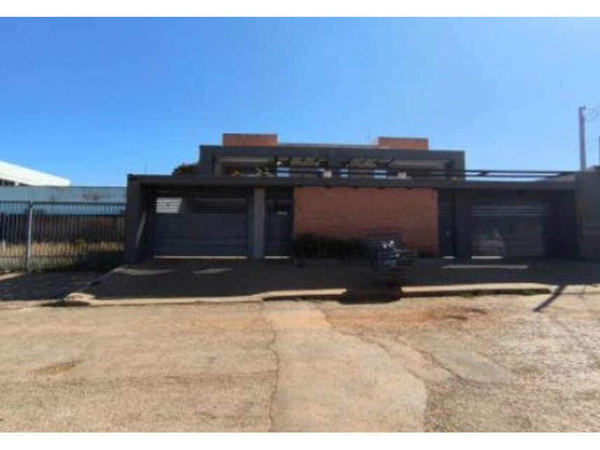 Casa com 267,35m², 1 vaga, ocupada, em condomínio