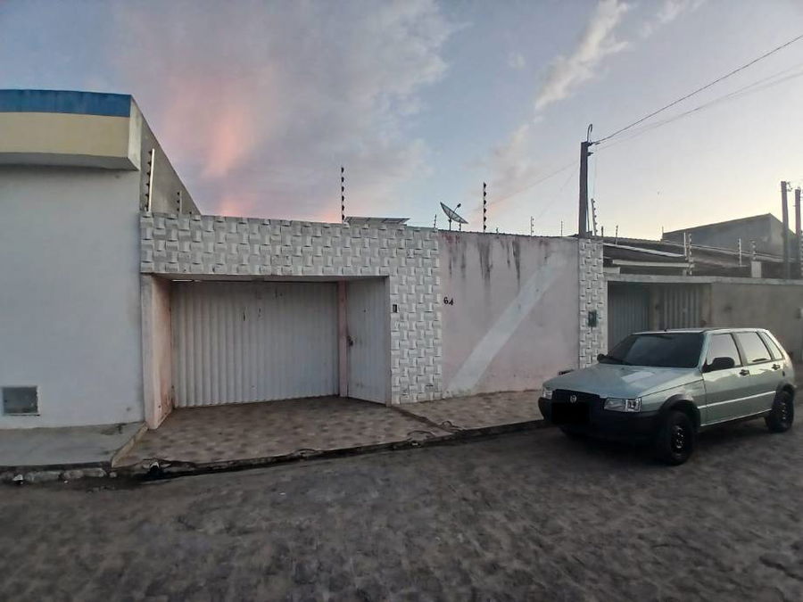 Casa com 3 quartos, 2 banheiros e 1 vaga, 101m² construída, ocupada