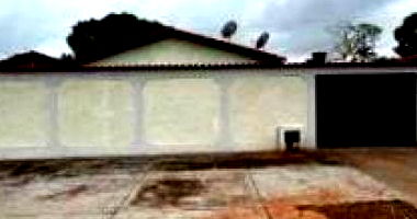 Casa aconchegante com 2 quartos, 2 banheiros e 1 vaga de garagem, ocupada