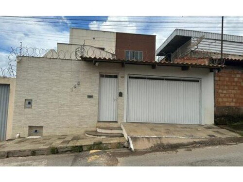 Casa Ocupada com 190m² de Área Construída em Nova Serrana/MG