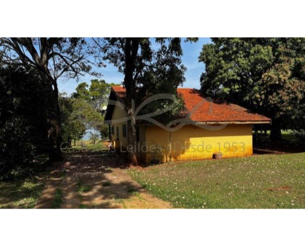 Casa espaçosa com 248,99 m² em terreno de 1.600 m²