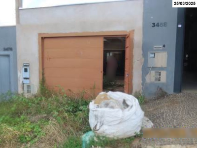 Casa Inacabada com 2 Dormitórios e Piscina em Franca/SP