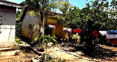 Casa com 2 quartos, 2 banheiros, 66m² construída, desocupada