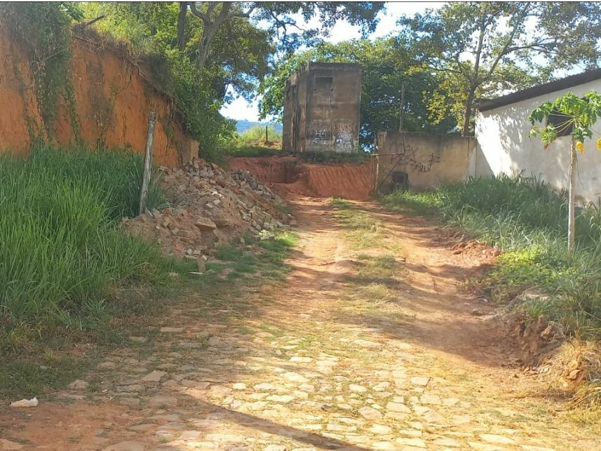 Terreno amplo em Carangola - Lote 03 - Ocupado