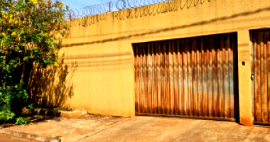 Casa com 2 quartos e terreno em Bom Jesus de Goiás
