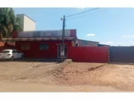 Casa com 2 banheiros e terreno de 1.000 m²
