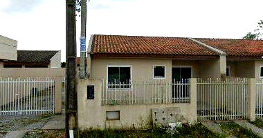 Casa 2 quartos, 1 banheiro, 1 vaga, 35.61m² construída, desocupada