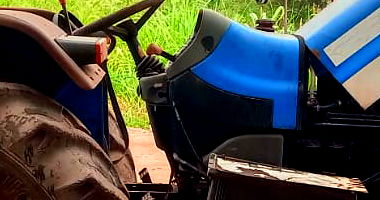 Trator New Holland TT4030 em Leilão