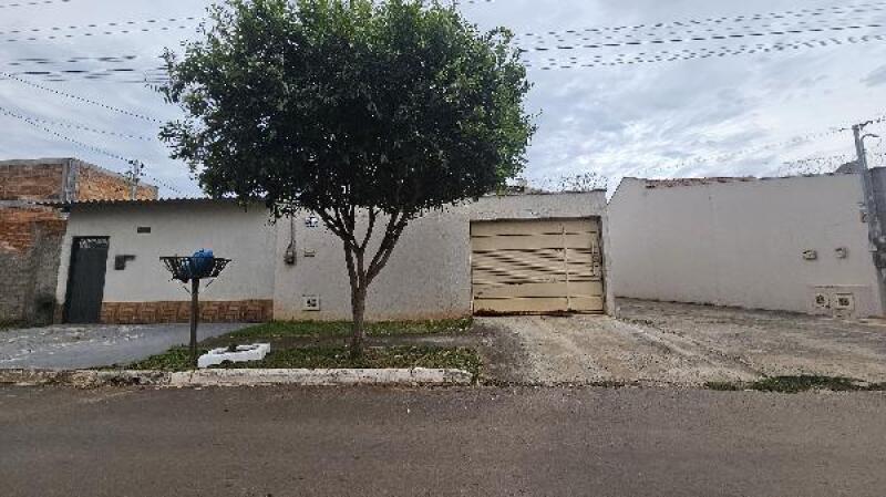 Casa com 82,93m² de área privativa, 3 quartos, 2 banheiros, vaga para 1 carro