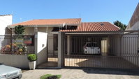 Casa com 3 quartos, 3 banheiros, garagem e 240m² construída