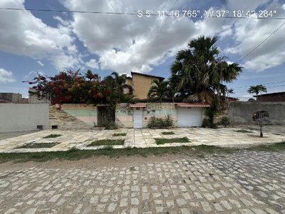Casa com 3 quartos, 3 banheiros e 162,80 m²