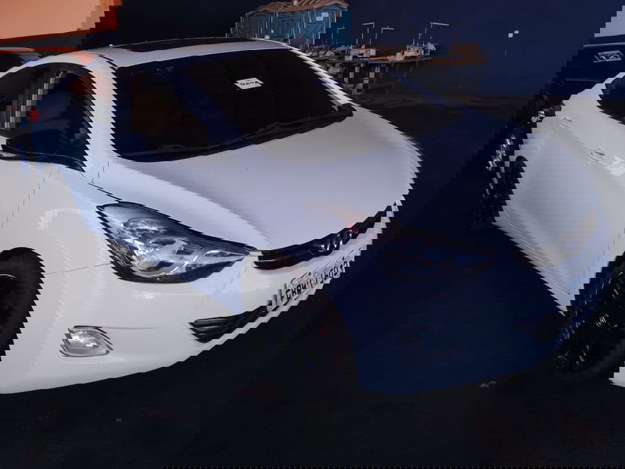 Hyundai Elantra GLS 2011/2012 Branca - Ótima Oportunidade!