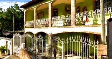 Casa espaçosa com 6 quartos, 6 banheiros e 354 m² construída, ocupada