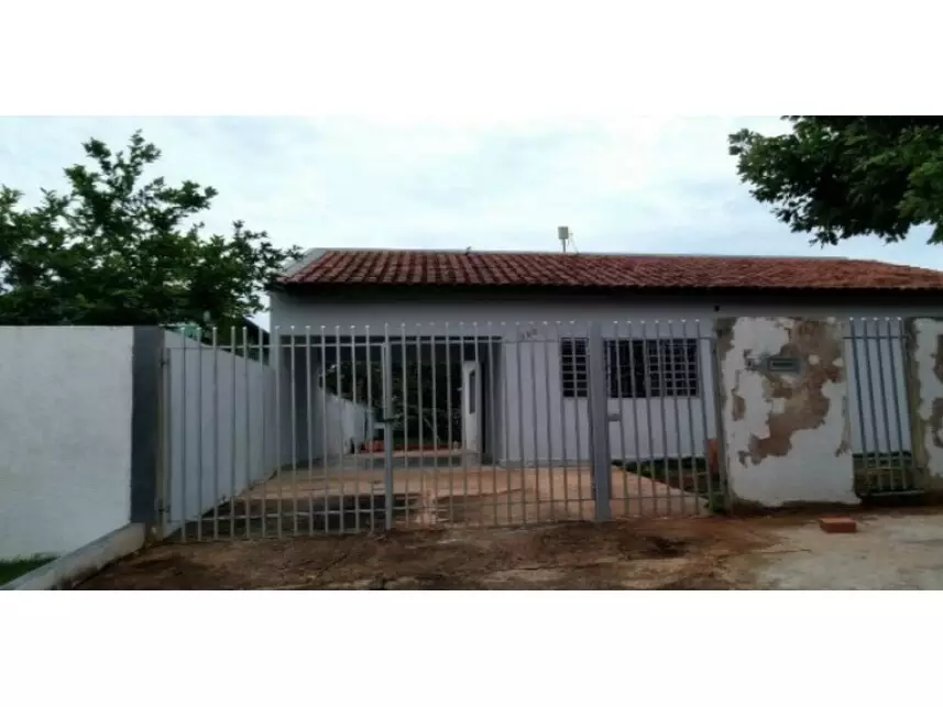 Casa unirresidencial com 3 quartos, 1 banheiro e 80,55m² construída, imóvel ocupado