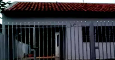 Casa unirresidencial com 3 quartos, 1 banheiro e 80,55m² construída, imóvel ocupado